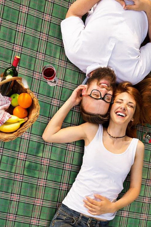 Foldable Waterproof Picnic Blanket with Handle – Large Outdoor Tartan Mat for Beach, Camping & Park